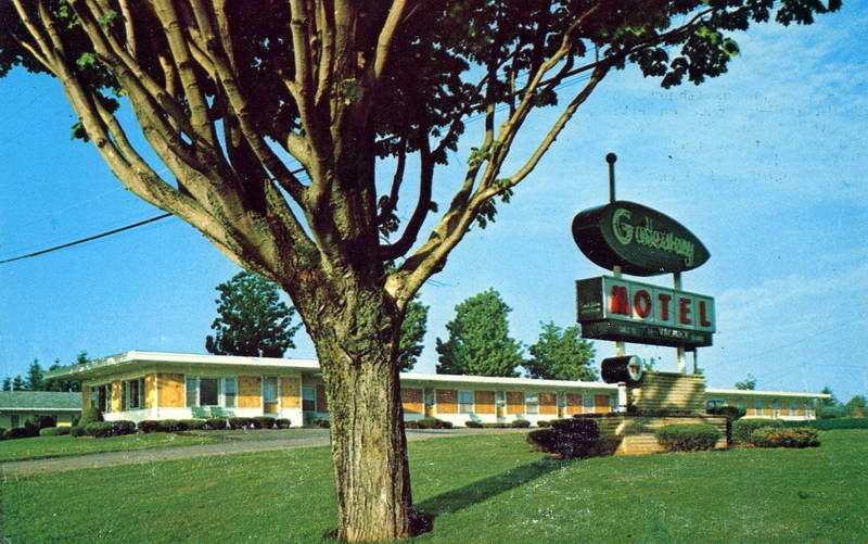 Gateway Motel - Vintage Postcard